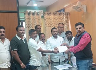 आरोग्य विभागातील रुग्णवाहिकेसह. विविध समस्या तातडीने सोडवा अन्यथा गडचिरोली जिल्हा युवक काँग्रेस तर्फे मोठा जन आंदोलन उभारण्यात येईल