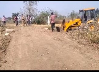 रिसोर्टसाठी शेतजमिनीतून जबरदस्तीने मार्ग; पिकांचे नुकसान, शेतकऱ्यांचा आक्रोश