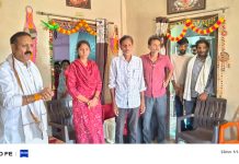 प्रशांत भाऊंनी श्रद्धा चुंगडेच्या घरी जाऊन केला सत्कार