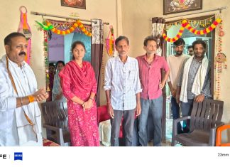 प्रशांत भाऊंनी श्रद्धा चुंगडेच्या घरी जाऊन केला सत्कार