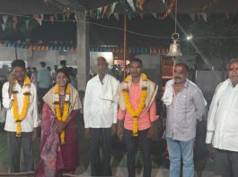 महाराष्ट्र पोलिसात भरती झालेल्या युवकांचा ग्रामस्थांकडून सत्कार