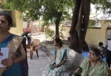 श्री रेणुका माता मंदिर दर्शन ग्रहात रोख रकमेसह सोन्याची