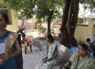 श्री रेणुका माता मंदिर दर्शन ग्रहात रोख रकमेसह सोन्याची